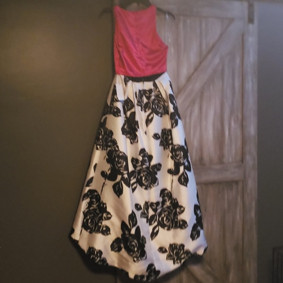 Formal dress - Picture 4 of 4